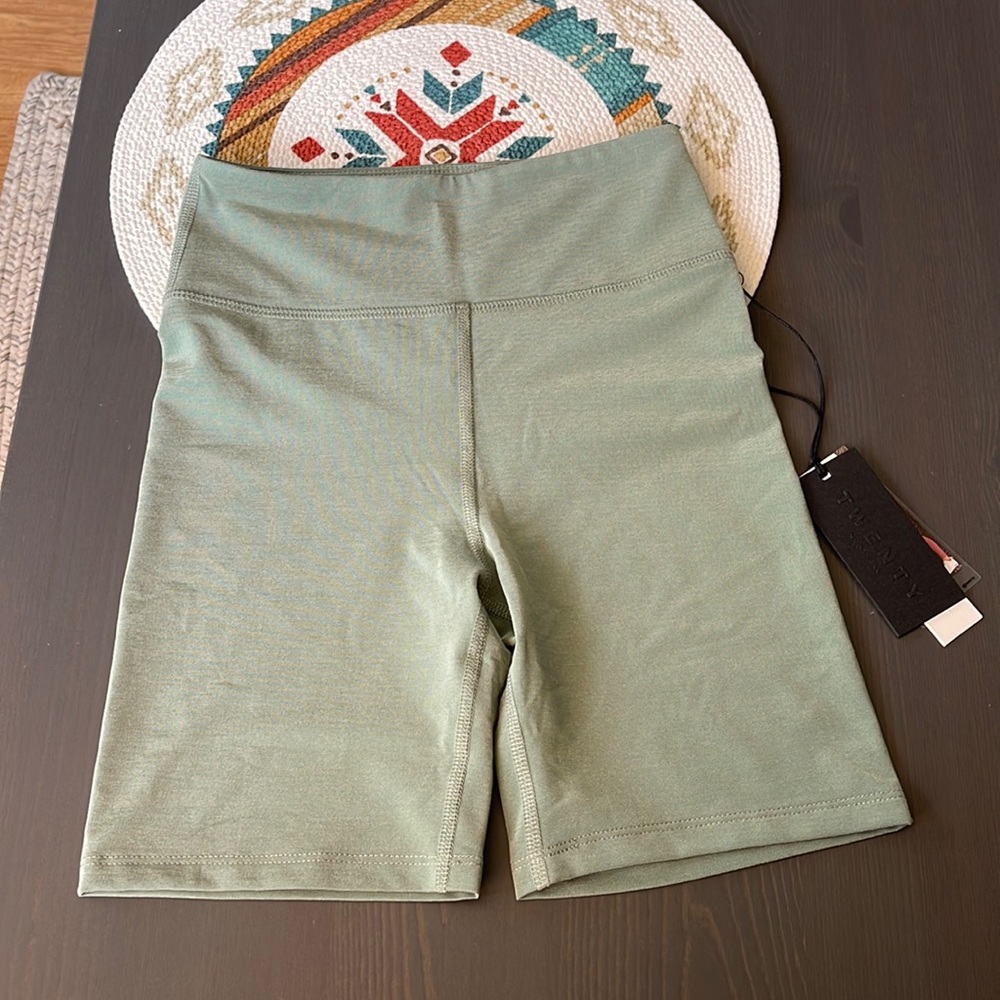Twenty Montreal - Colorsphere Dual Color Biker Shorts in Deep Green/Soft Sand
